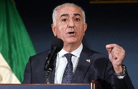 Exiled crown prince Reza Pahlavi speaks at a news conference in Washington DC.