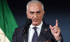 Exiled crown prince Reza Pahlavi speaks at a news conference in Washington DC.
