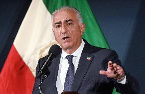 Exiled crown prince Reza Pahlavi speaks at a news conference in Washington DC.