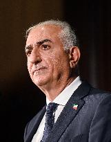 Exiled crown prince Reza Pahlavi speaks at a news conference in Washington DC.