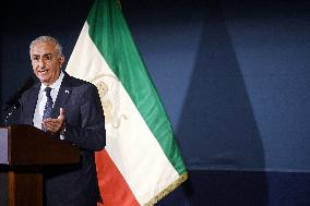 Exiled crown prince Reza Pahlavi speaks at a news conference in Washington DC.