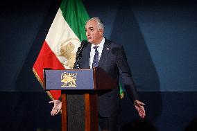 Exiled crown prince Reza Pahlavi speaks at a news conference in Washington DC.