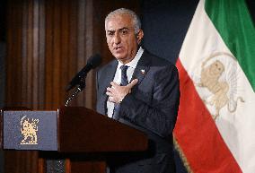 Exiled crown prince Reza Pahlavi speaks at a news conference in Washington DC.