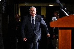 Exiled crown prince Reza Pahlavi speaks at a news conference in Washington DC.