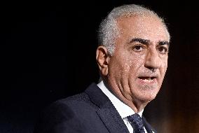 Exiled crown prince Reza Pahlavi speaks at a news conference in Washington DC.