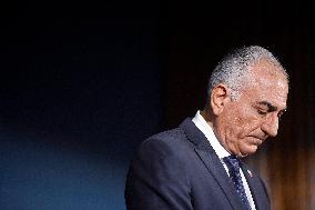 Exiled crown prince Reza Pahlavi speaks at a news conference in Washington DC.