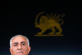 Exiled crown prince Reza Pahlavi speaks at a news conference in Washington DC.