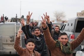 Civilians Welcome Syrian Army After SDF Withdraw - Syria