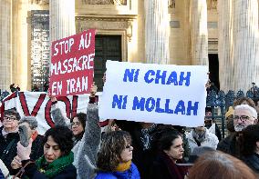 Protest March In Solidarity With Iranian People - Paris