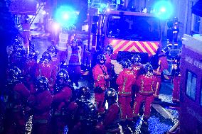 Apartment Collapse Injures 19 People - Paris
