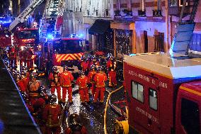 Apartment Collapse Injures 19 People - Paris