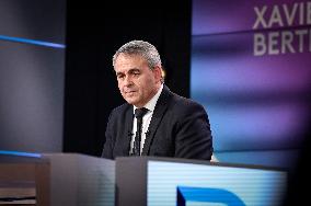 avier Bertrand On Dimanche En Politique - Paris