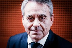 avier Bertrand On Dimanche En Politique - Paris