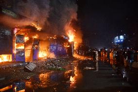 14 Dead in Shopping Center Fire - Pakistan