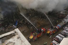 14 Dead in Shopping Center Fire - Pakistan