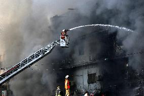 14 Dead in Shopping Center Fire - Pakistan