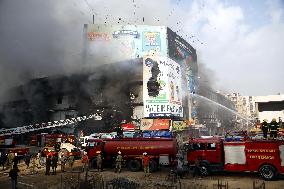 14 Dead in Shopping Center Fire - Pakistan