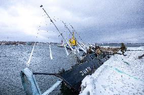 Rescue efforts for storm-sunk ship