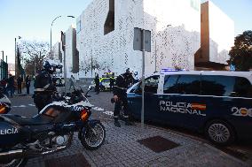 Police Cordon Off Institute For Accident Victims - Cordoba