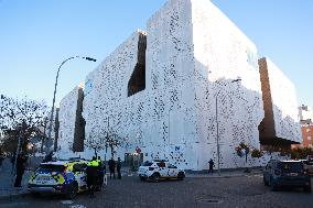 Police Cordon Off Institute For Accident Victims - Cordoba