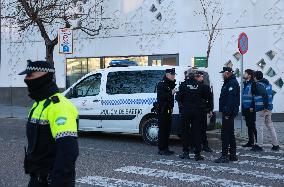 Police Cordon Off Institute For Accident Victims - Cordoba