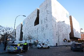 Police Cordon Off Institute For Accident Victims - Cordoba