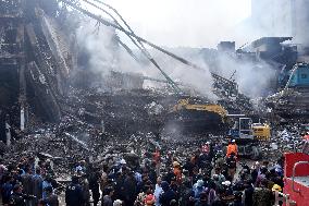 14 Dead in Shopping Center Fire - Pakistan