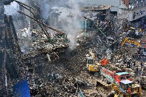 14 Dead in Shopping Center Fire - Pakistan