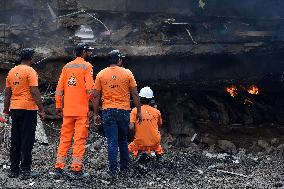 14 Dead in Shopping Center Fire - Pakistan