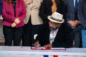 Meeting For New Caledonia - Paris