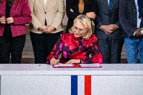 Meeting For New Caledonia - Paris