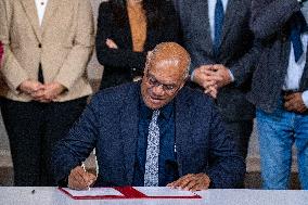 Meeting For New Caledonia - Paris