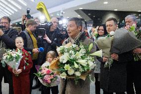 Estonian figure skaters returning from the European Championships in Sheffield