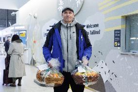 Estonian figure skaters returning from the European Championships in Sheffield