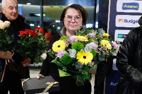 Estonian figure skaters returning from the European Championships in Sheffield