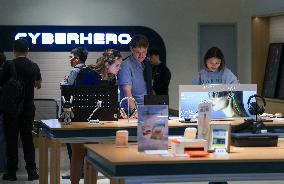 Retail Stores In Tech Sector - Shenzhen