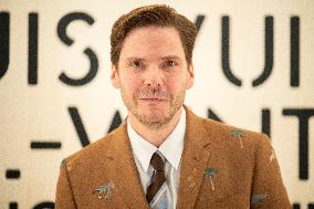 PFW Louis Vuitton Photocall EB