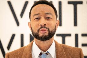 PFW Louis Vuitton Photocall EB