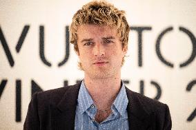 PFW Louis Vuitton Photocall EB