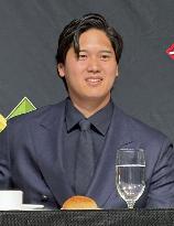 Ohtani attends BBWAA dinner party
