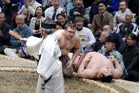 New Year Grand Sumo Tournament
