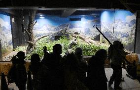 Final viewing day for Ueno zoo pandas