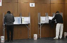 Overseas voting begins for Japan general election