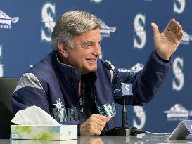 Seattle Mariners radio broadcaster Rizzs