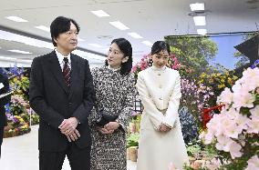 Crown prince visits flower exhibition in Tokyo