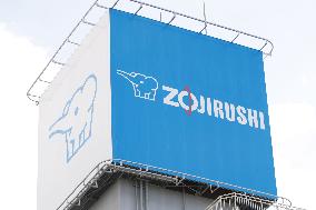Zojirushi Mahobin signboard and logo