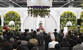 Princess Hisako visits international orchid show