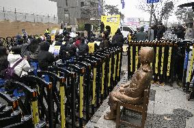 "Comfort women" statue in Seoul