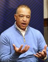 Baseball: Dodgers manager Roberts
