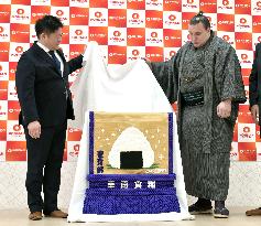 Sumo: Ukrainian ozeki Aonishiki